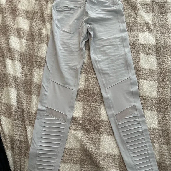 Alo High Waist Moto Legging. Gently worn size M - Picture 5 of 6